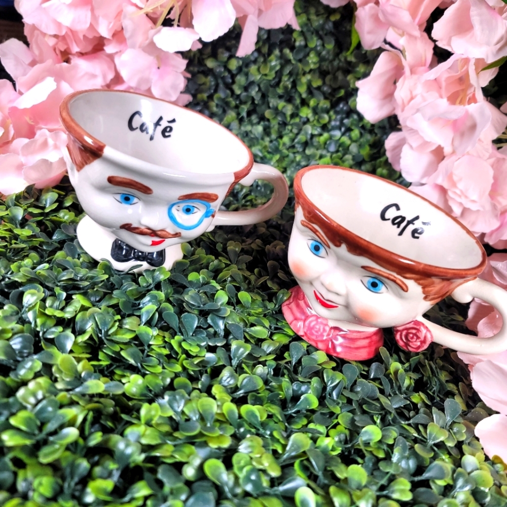 💥 Vintage pair of face coffee cups